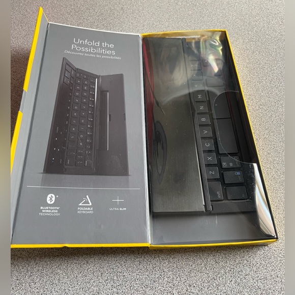 ZAGG Pocket Keyboard For Tablets & Smart Phones - Picture 4 of 11